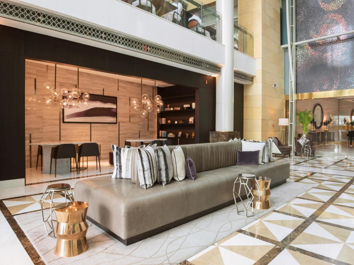 Hyatt Regency Al Kout Mall Kuwait City Exteriör bild The lobby of the hotel