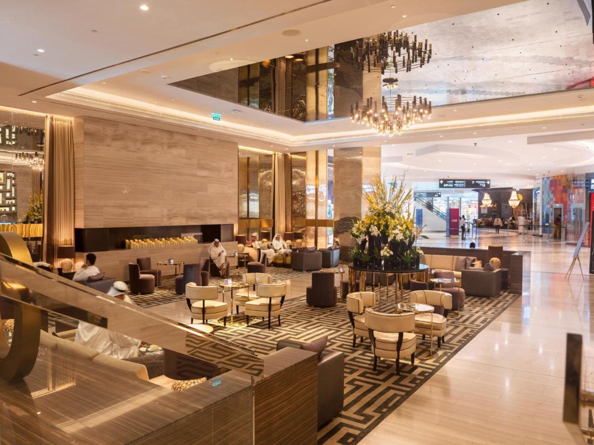 Hyatt Regency Al Kout Mall Kuwait City Exteriör bild The lobby of the hotel