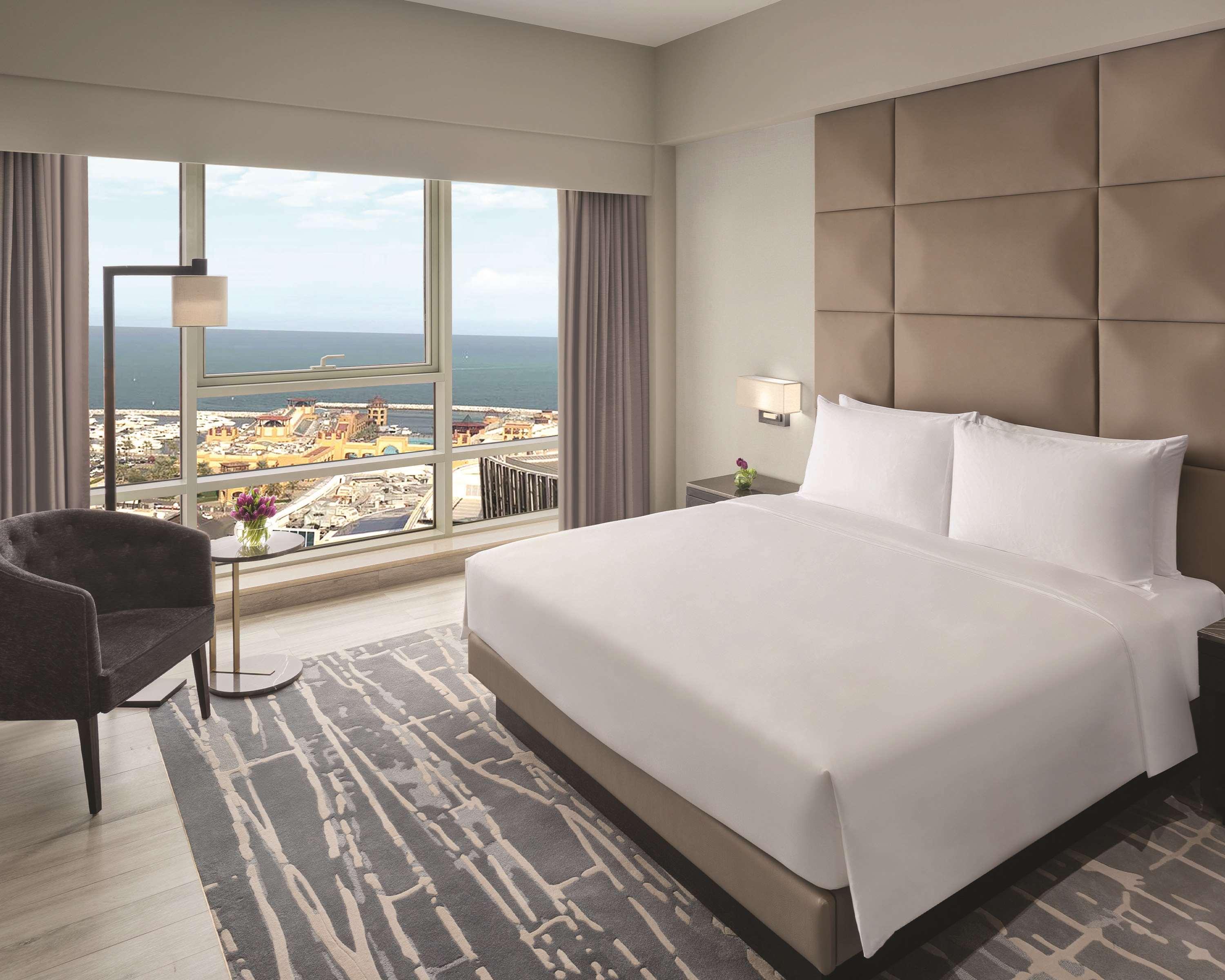 Hyatt Regency Al Kout Mall Kuwait City Exteriör bild A bedroom at the hotel