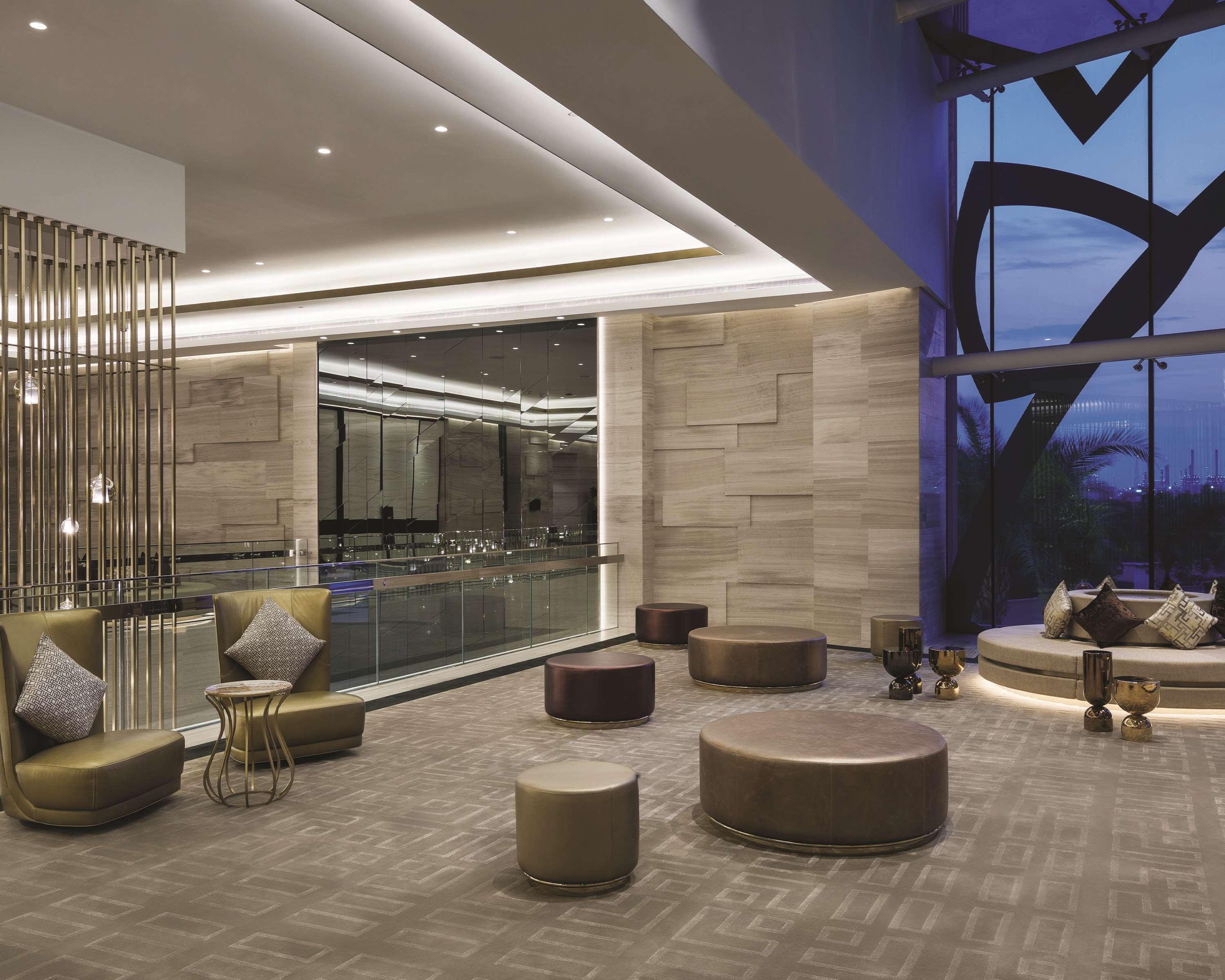 Hyatt Regency Al Kout Mall Kuwait City Exteriör bild The lobby of the hotel