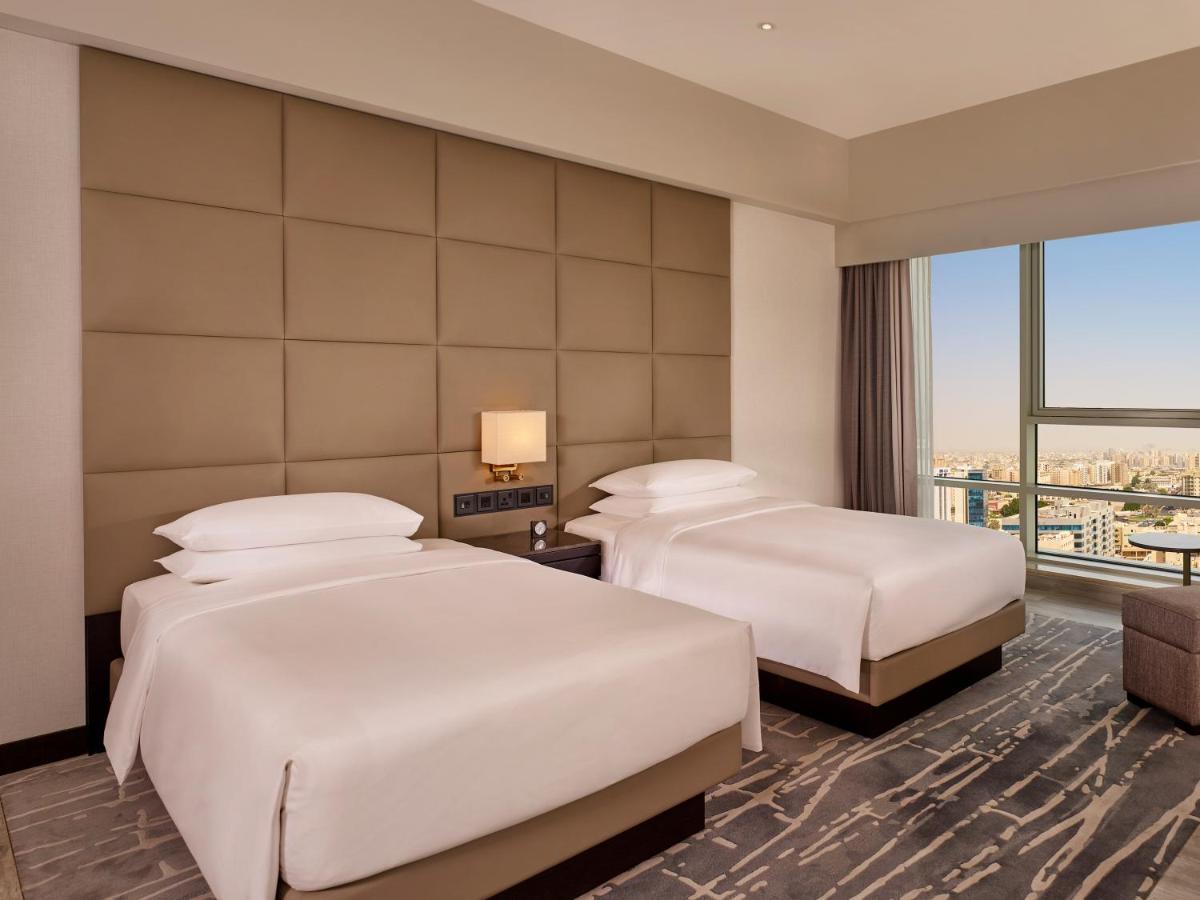 Hyatt Regency Al Kout Mall Kuwait City Exteriör bild Deluxe Room