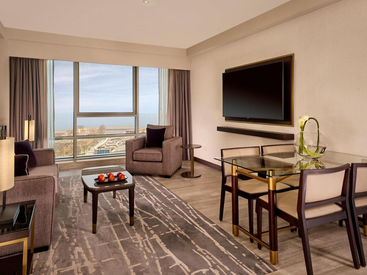 Hyatt Regency Al Kout Mall Kuwait City Exteriör bild A suite at the hotel
