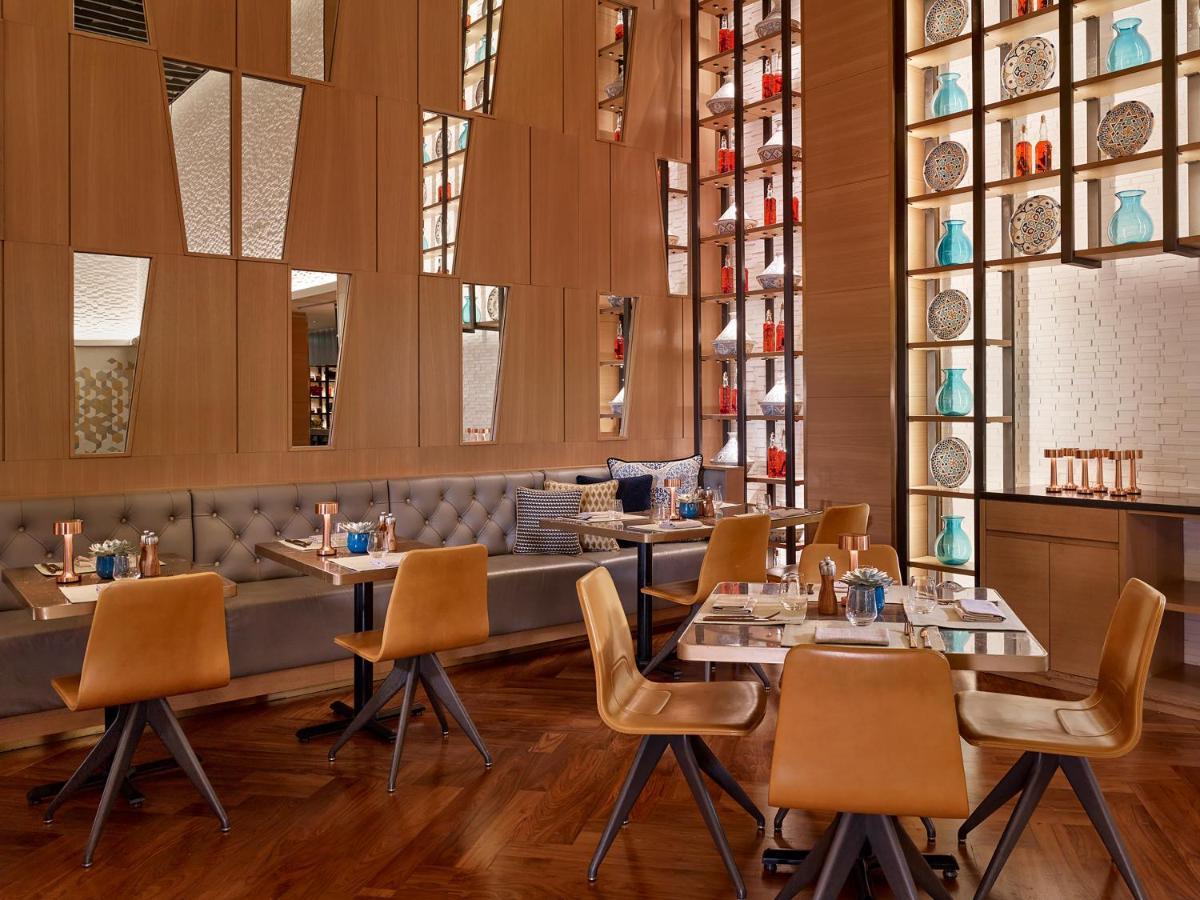 Hyatt Regency Al Kout Mall Kuwait City Exteriör bild The interior of the restaurant