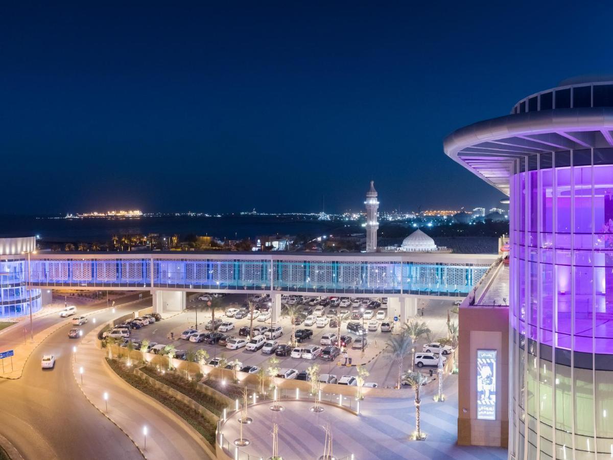 Hyatt Regency Al Kout Mall Kuwait City Exteriör bild The airport at night