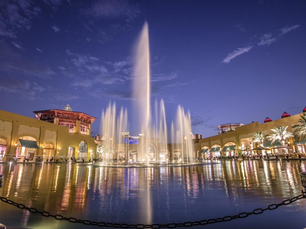 Hyatt Regency Al Kout Mall Kuwait City Exteriör bild Fountains at The Avenues Kuwait