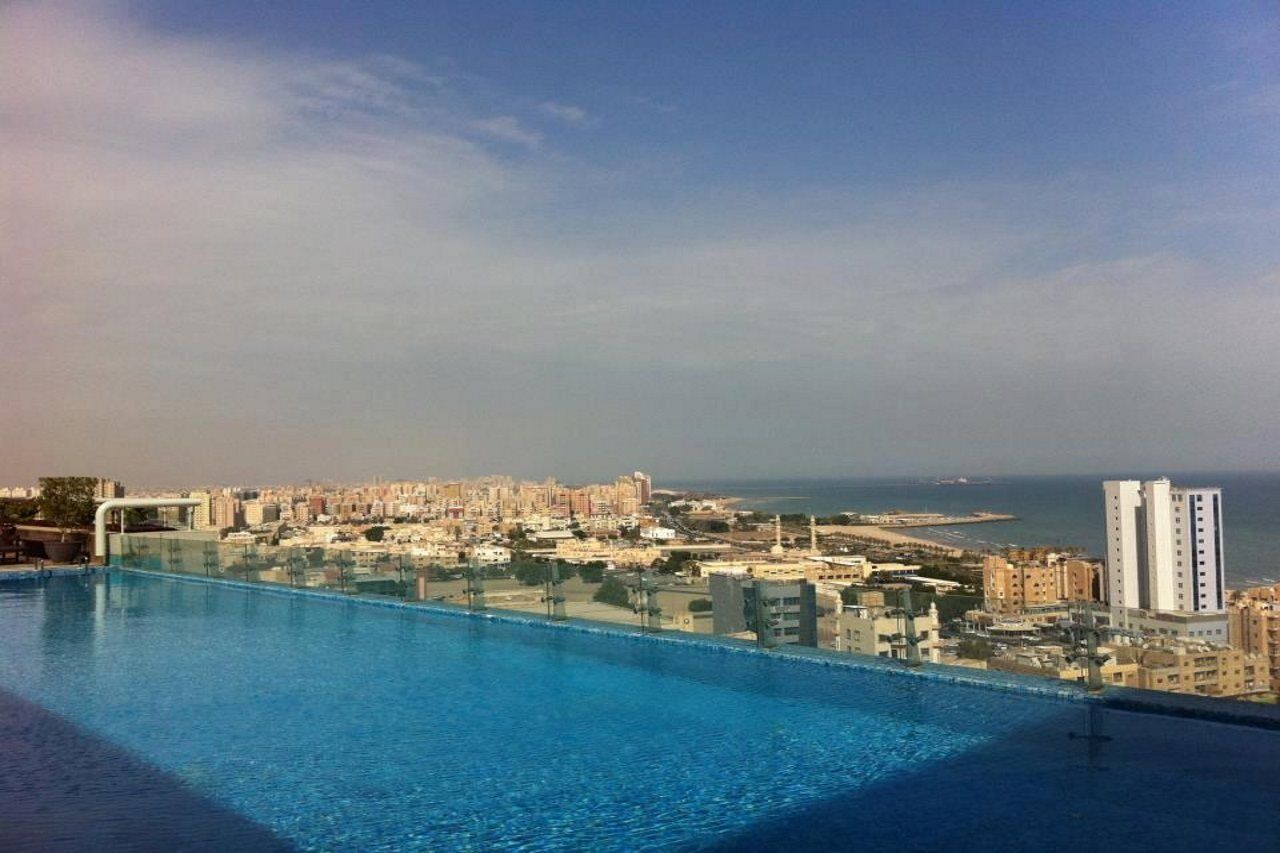 Hyatt Regency Al Kout Mall Kuwait City Exteriör bild View of the city from the rooftop pool of the Grand Hotel