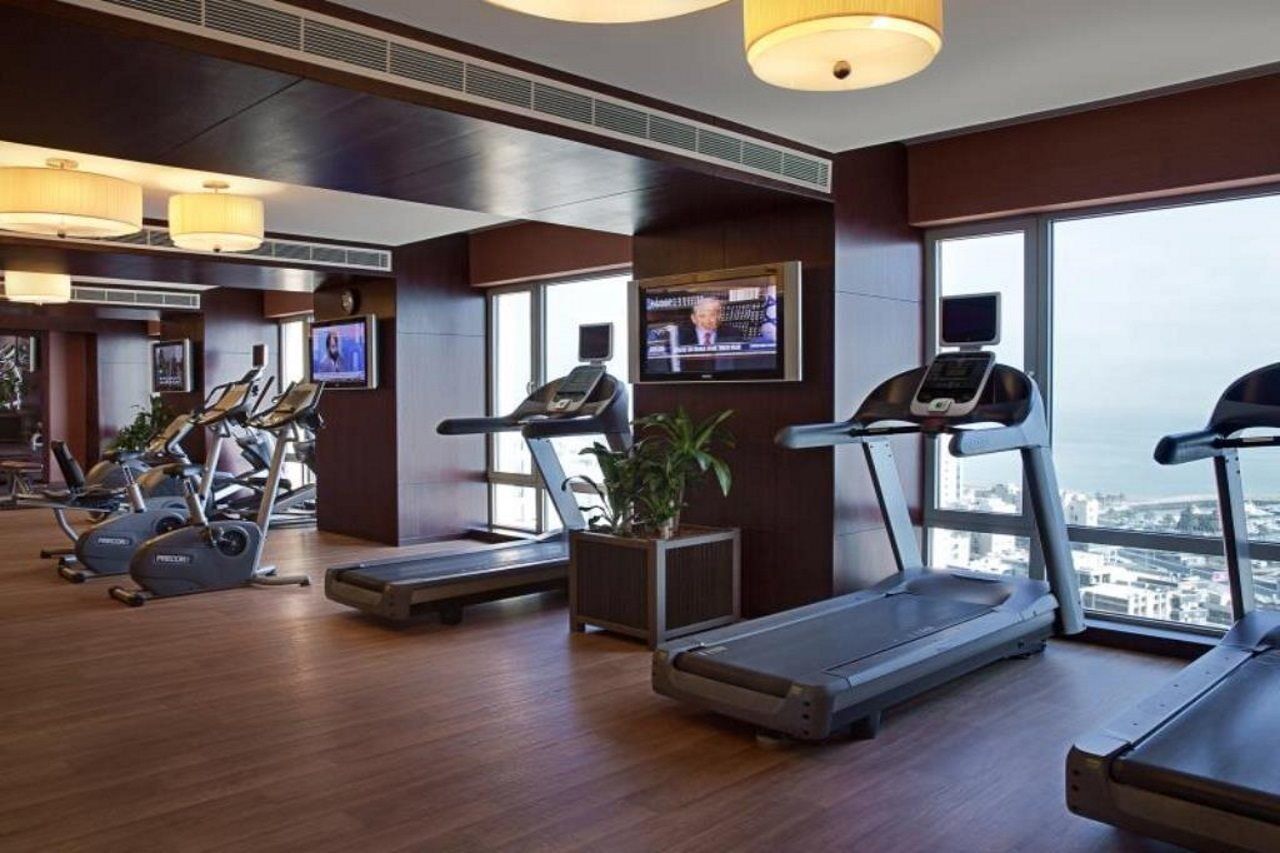 Hyatt Regency Al Kout Mall Kuwait City Exteriör bild The gym at the hotel