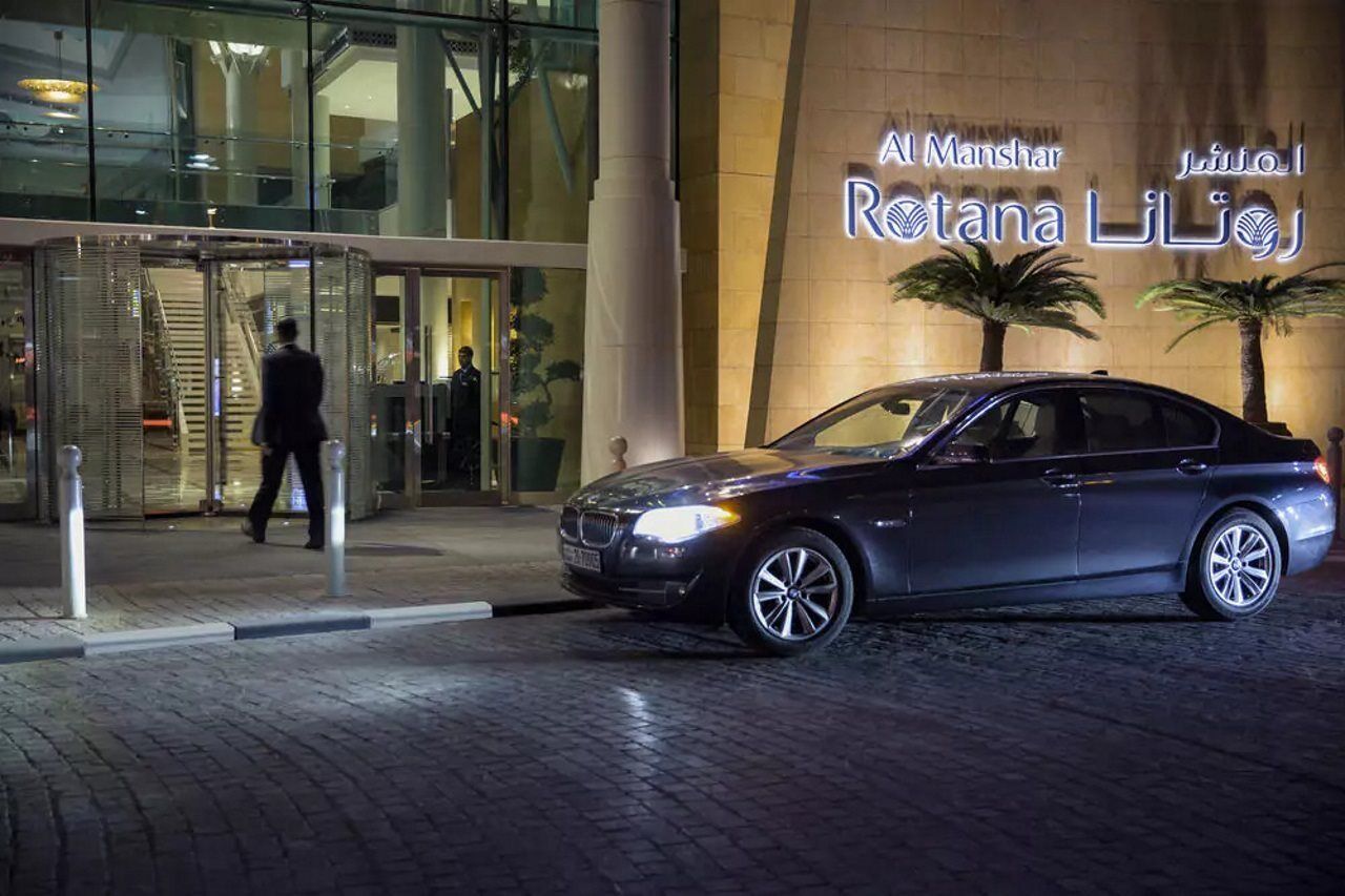 Hyatt Regency Al Kout Mall Kuwait City Exteriör bild Entrance of the hotel